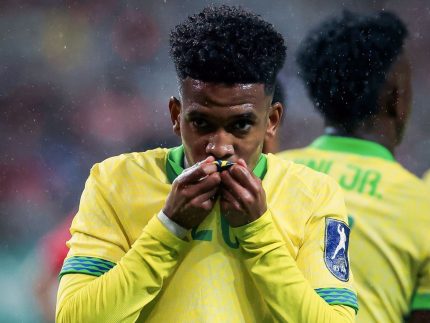 Estêvão explora tratamentos alternativos para acelerar retorno e disputar Copa do Mundo