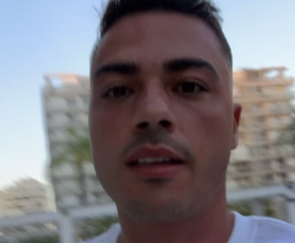 Ex-companheiro de Rayane alega que filho foi induzido a dar selinho em Belo: 