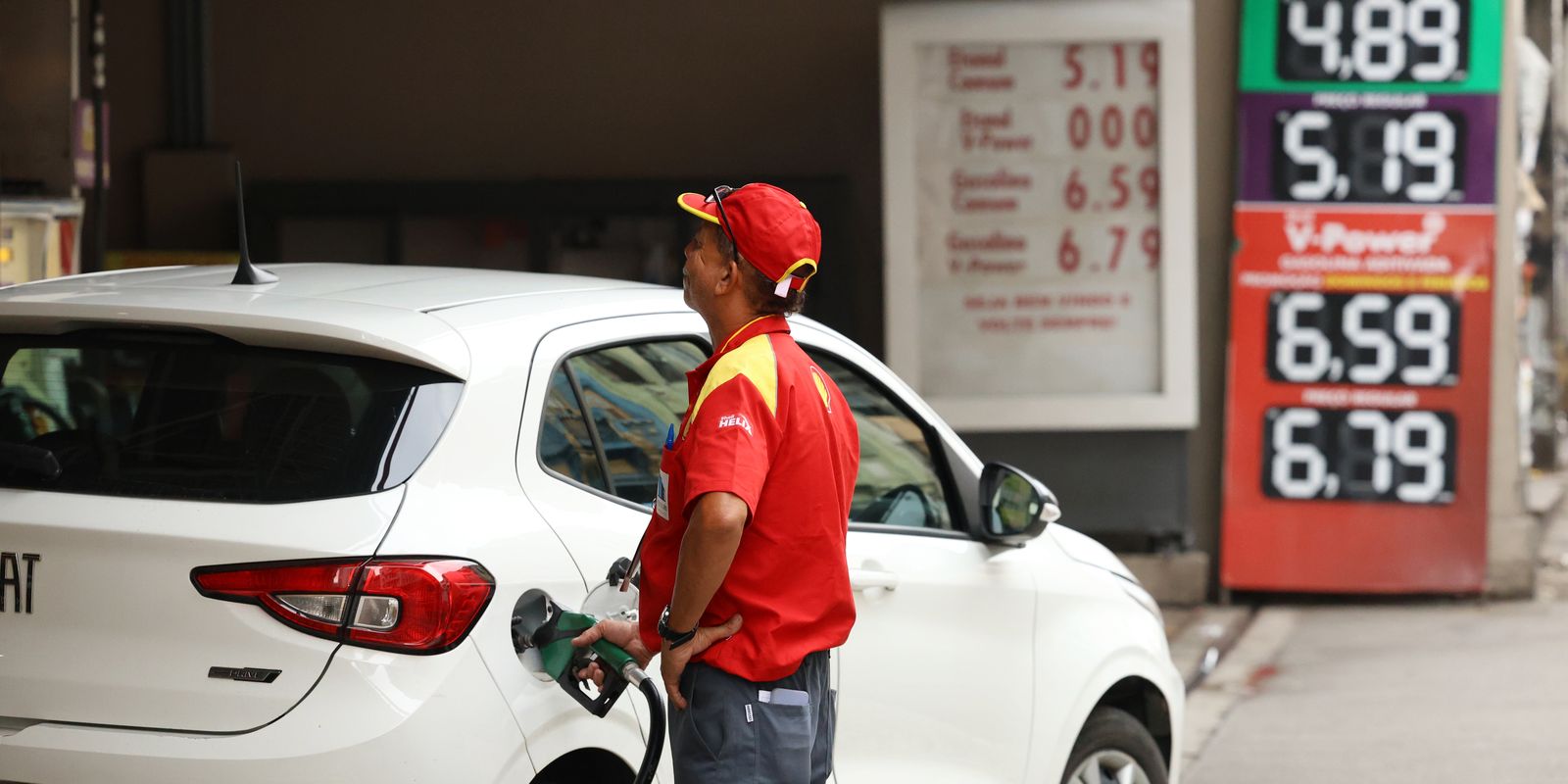 Governo propõe usar receita extra do petróleo para reduzir impostos