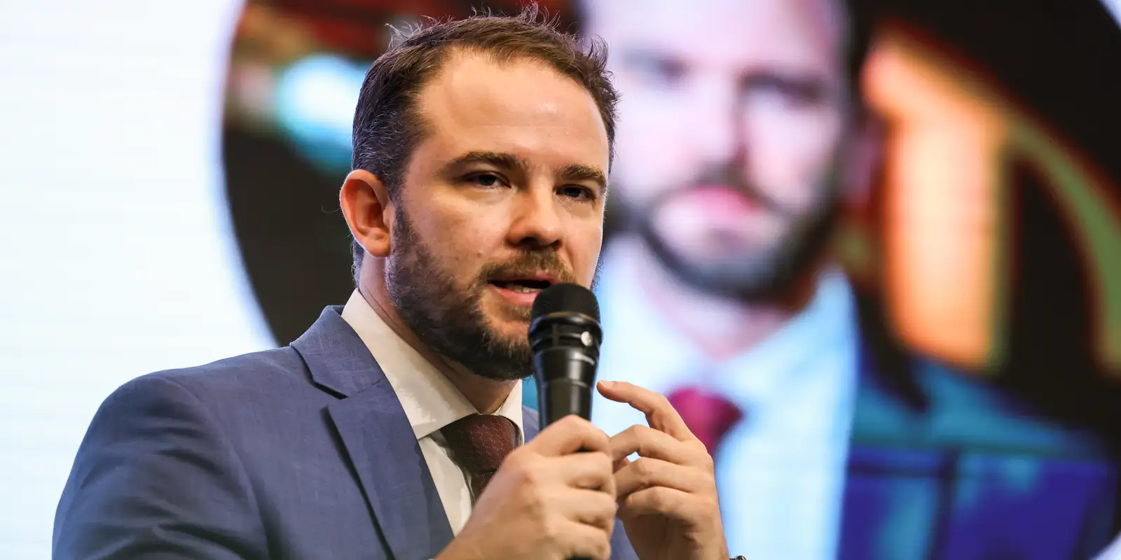Dario Durigan, ministro da Fazenda, embarca para compromissos internacionais nos Estados Unidos e na Europa