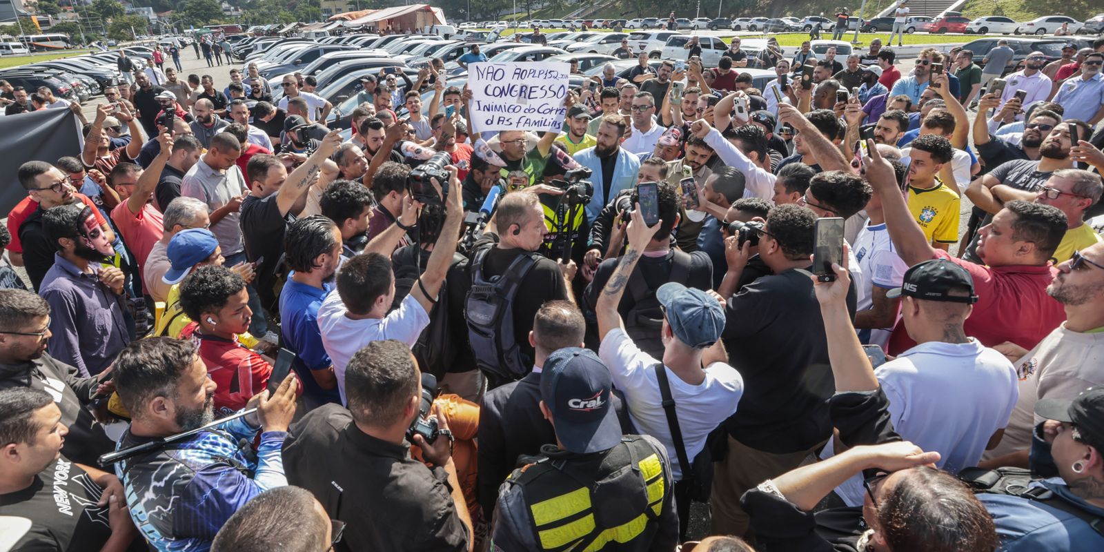 Motoristas de aplicativos protestam contra regulamentação proposta