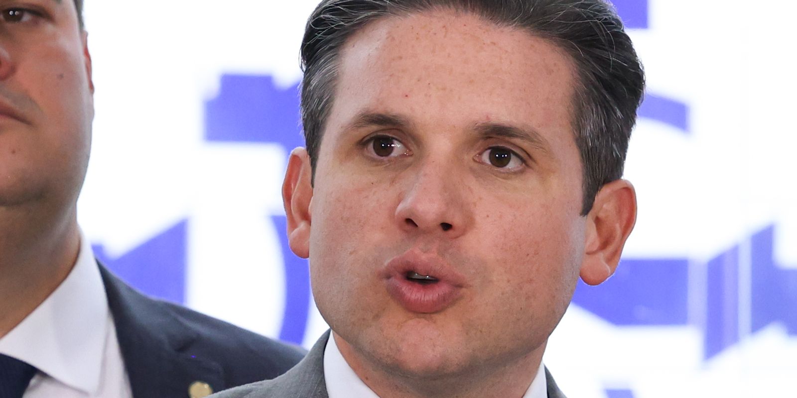 Motta afirma que debate sobre fim da escala 6x1 ocorrerá via PEC