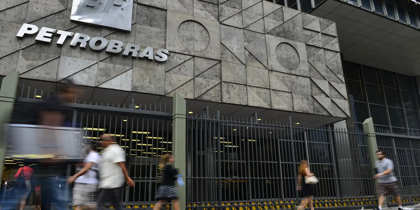 Petrobras remove diretor de área responsável por venda de gás com ágio de 100%