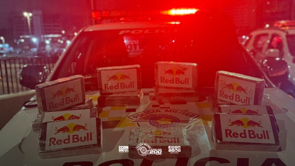 PM apreende 15 quilos de cocaína em ônibus durante operação na Ponte Cruzeiro do Sul