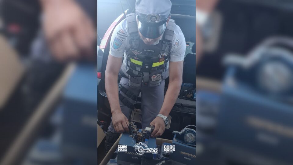 Polícia Rodoviária detém dois por descaminho e confisca anabolizantes e produtos importados