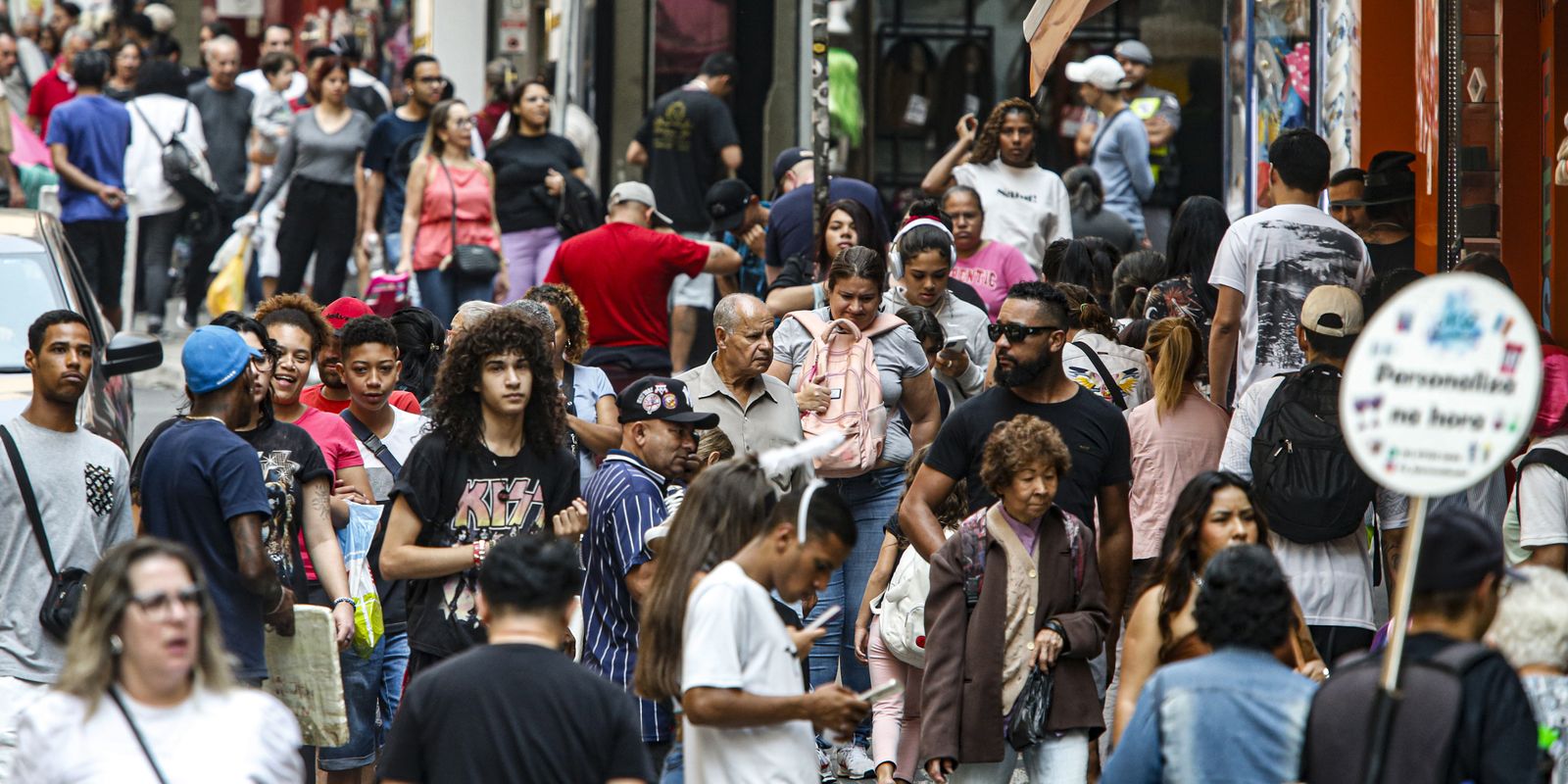 População brasileira envelhece e registra menor taxa de crescimento