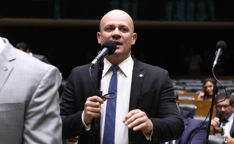 Projeto de lei visa criminalizar a criação de entidades fictícias para desvio de verbas públicas