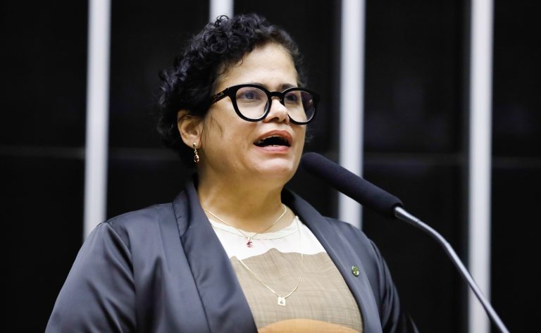 Proposta na Câmara busca alinhar cota eleitoral feminina à representação populacional