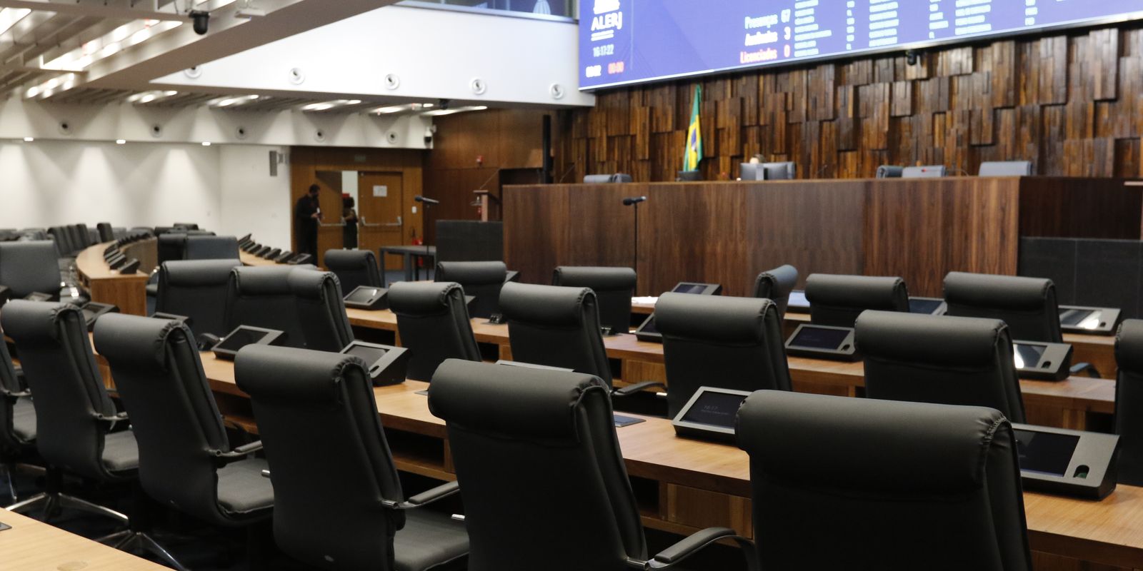 Propostas legislativas sobre IA priorizam vigilância em detrimento de outras áreas