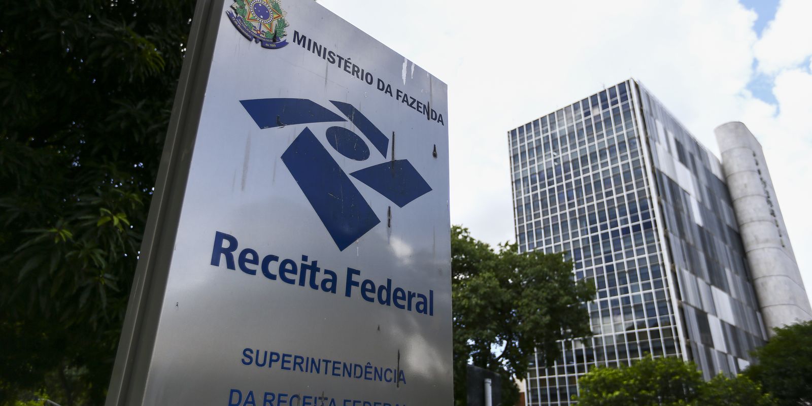 Receita Federal define normas para o imposto mínimo de 15% sobre multinacionais