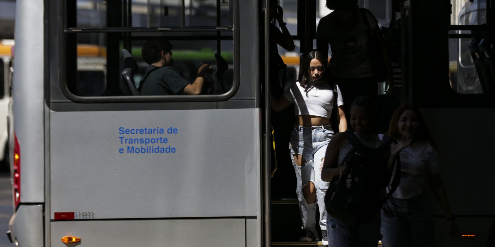 Rio de Janeiro implementa lei para combater abuso contra mulheres no transporte público