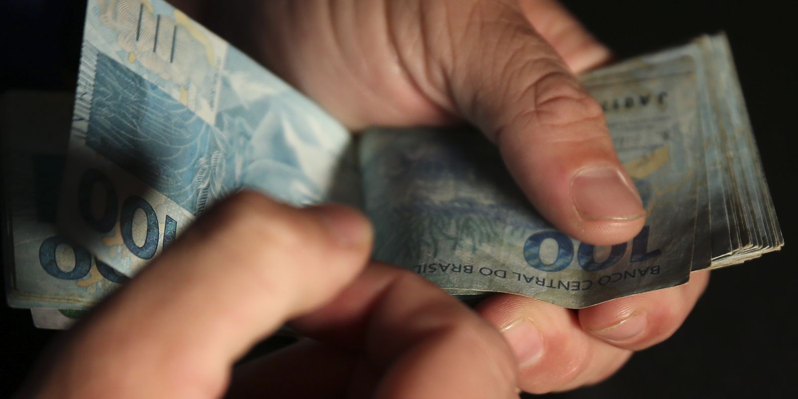 Rendimento médio do trabalhador brasileiro alcança novo recorde de R$ 3.722