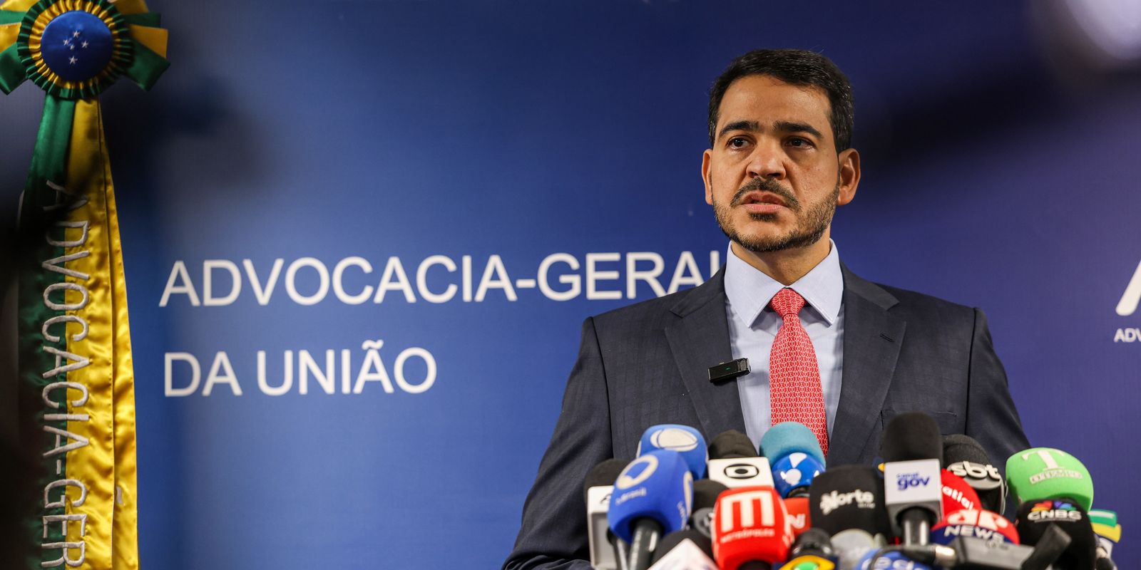 Senador entrega parecer favorável à nomeação de Messias para o STF