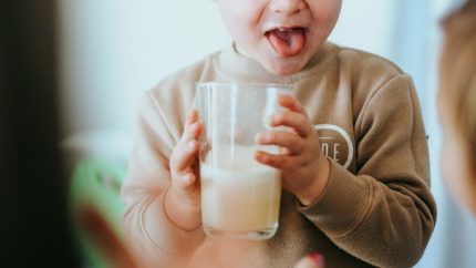 Whey e creatina para crianças: o que a ciência realmente diz?