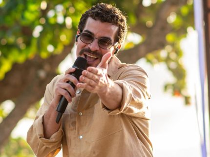 Thiago Martins revisita 'Avenida Brasil' e revela detalhes do projeto 'Quintal do TG'