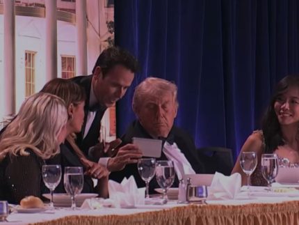 Presidente Trump é evacuado de jantar em Washington