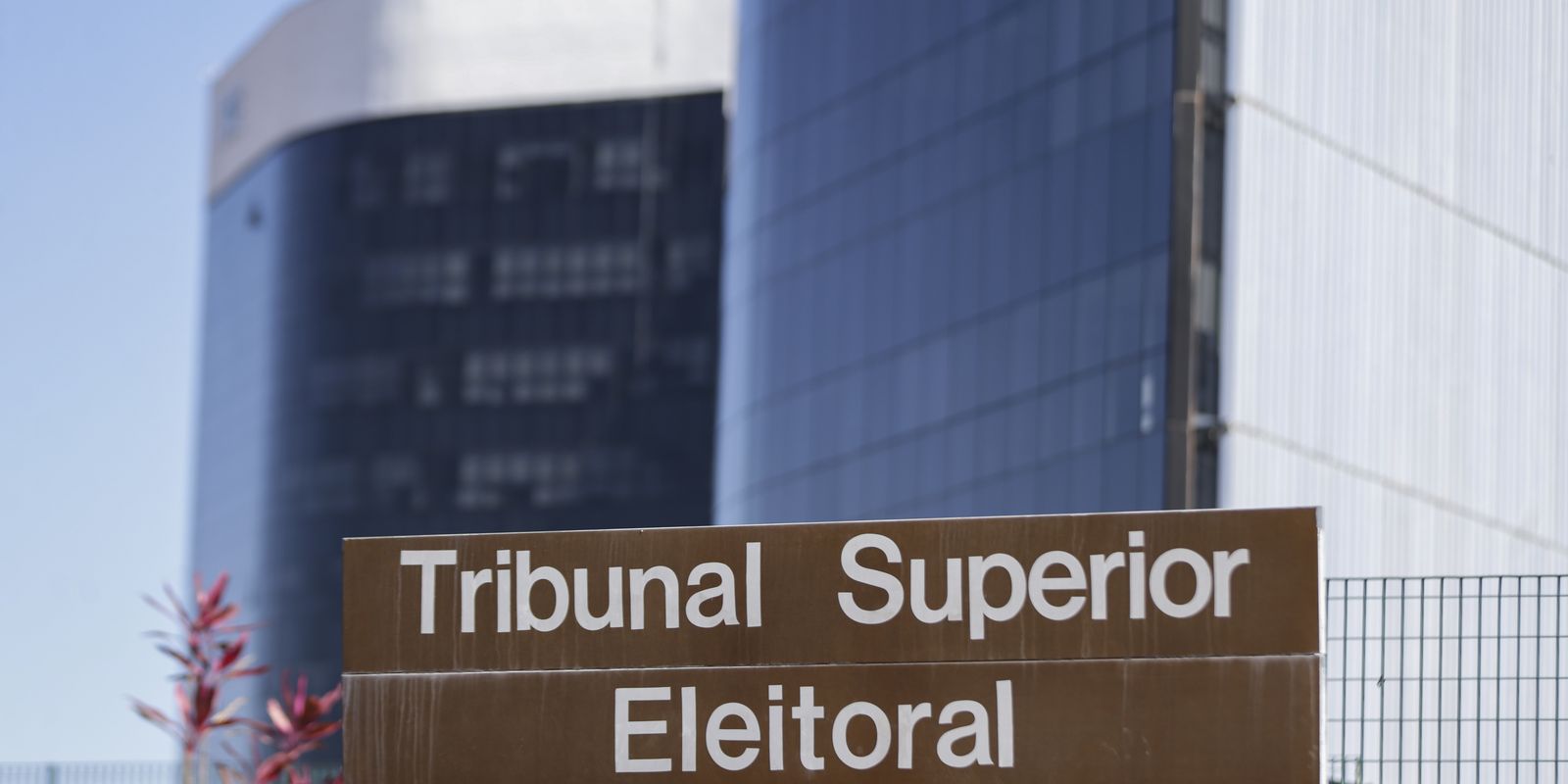 Maioria no TSE vota pela cassação do mandato do governador de Roraima