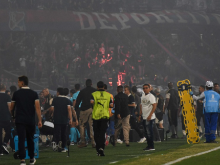 Medellín pede desculpas ao Flamengo após tumulto e cancelamento de jogo