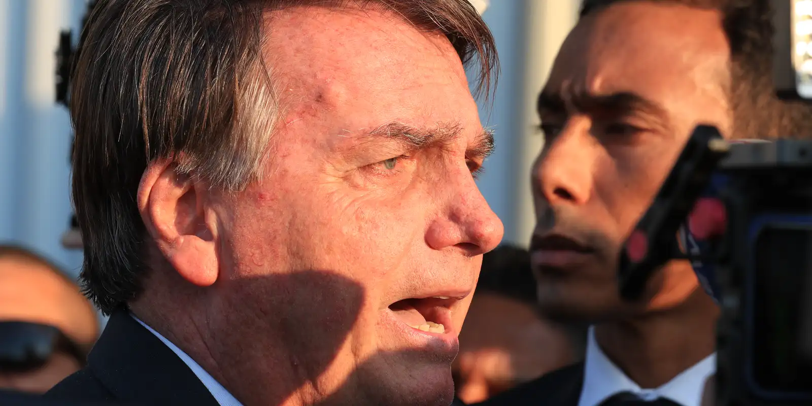 Jair Bolsonaro recebe alta médica após procedimento cirúrgico no ombro