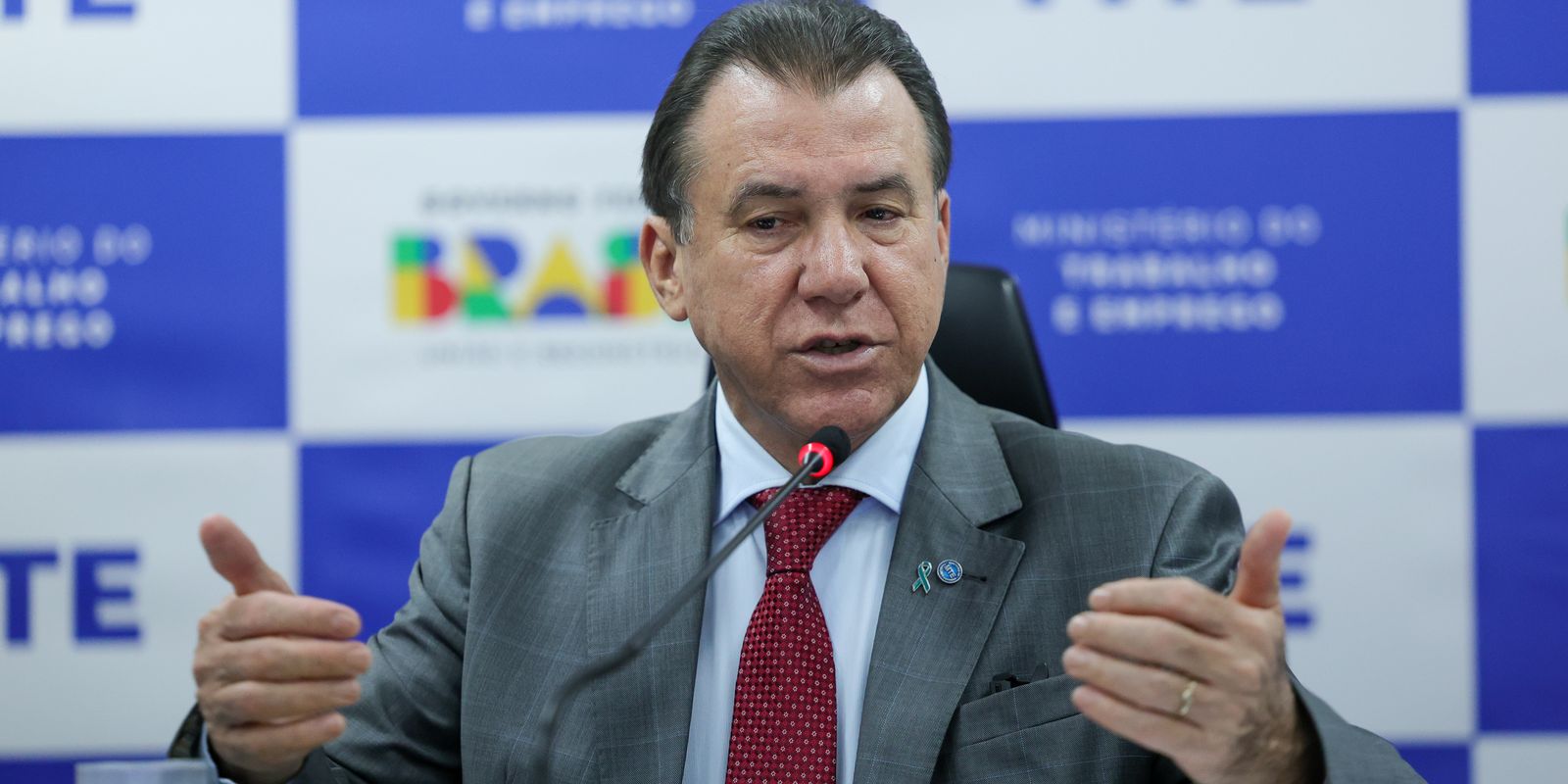 Brasil encerra 2025 com expansão de 5% no número de empregos formais
