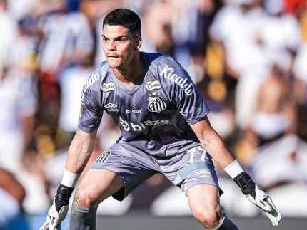 Gabriel Brazão é suspenso pelo STJD e se torna desfalque para o Santos