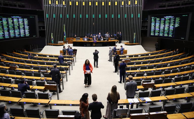 Câmara dos Deputados concede urgência a quatro proposições legislativas