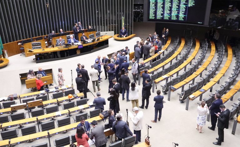 Câmara deve votar projetos de lei sobre saúde na próxima semana