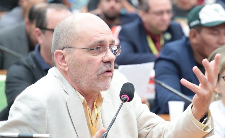 Centrais sindicais alertam para riscos de exclusão na PEC 6x1 e pedem ajustes na jornada de trabalho