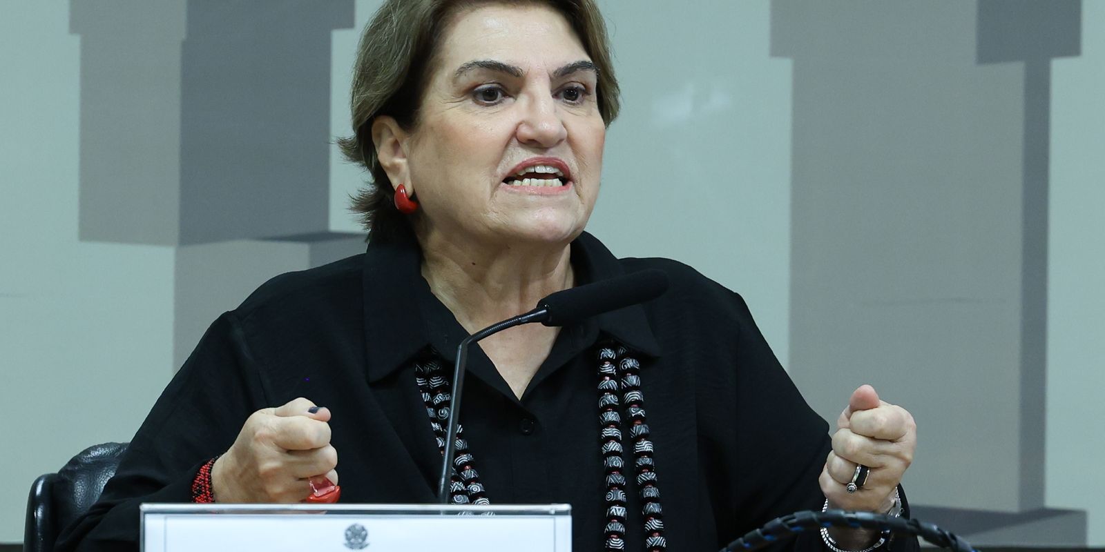 Ministra afirma que fim da escala 6x1 amplia acesso feminino ao mercado de trabalho