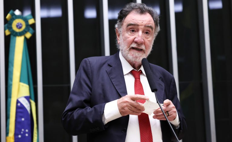 Comissão de Educação da Câmara aprova critérios para colação de grau antecipada