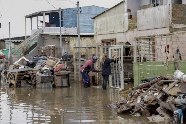 Câmara dos Deputados discute política nacional para saúde mental em desastres climáticos