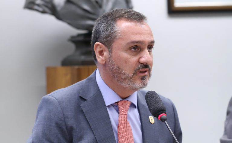 Diretor da Polícia Federal é ouvido sobre cooperação internacional e caso Ramagem