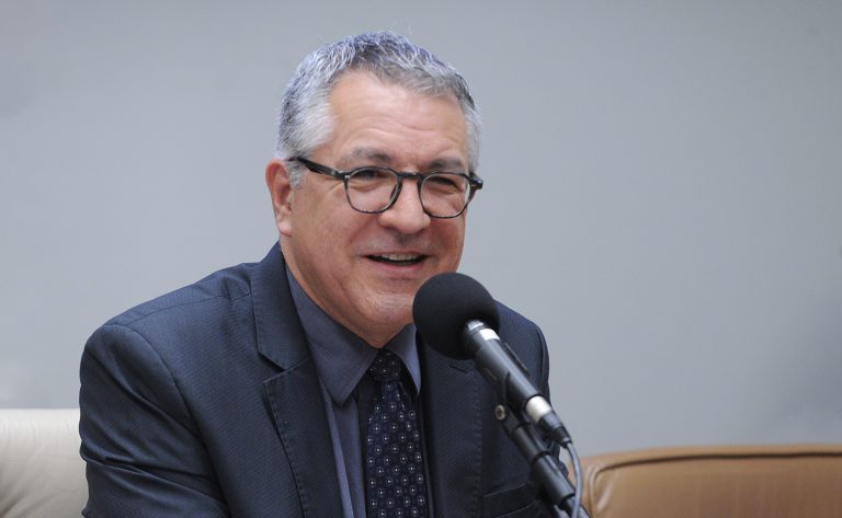 Comissão de saúde da Câmara ouvirá Alexandre Padilha sobre prioridades do Ministério da Saúde