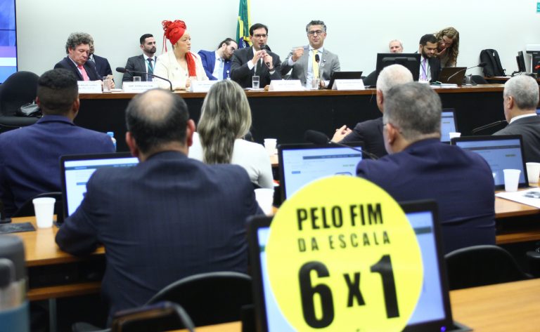 Comissão da Câmara debate fim da escala 6x1 com sindicatos e movimentos sociais
