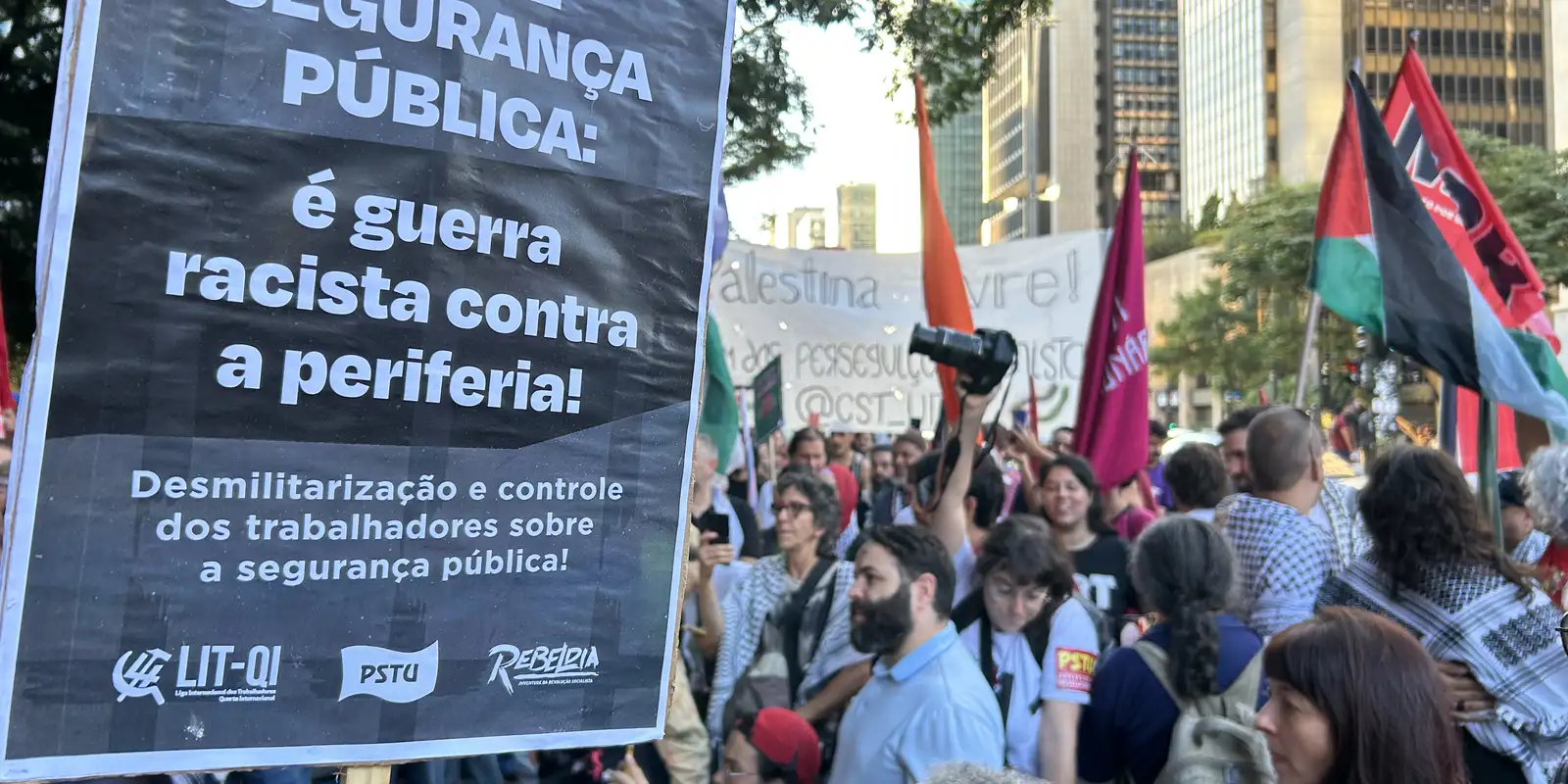 Cordão da Mentira realiza manifestação na Paulista em memória dos Crimes de Maio