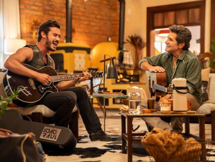 Globo promove encontro inusitado entre novela e programa musical