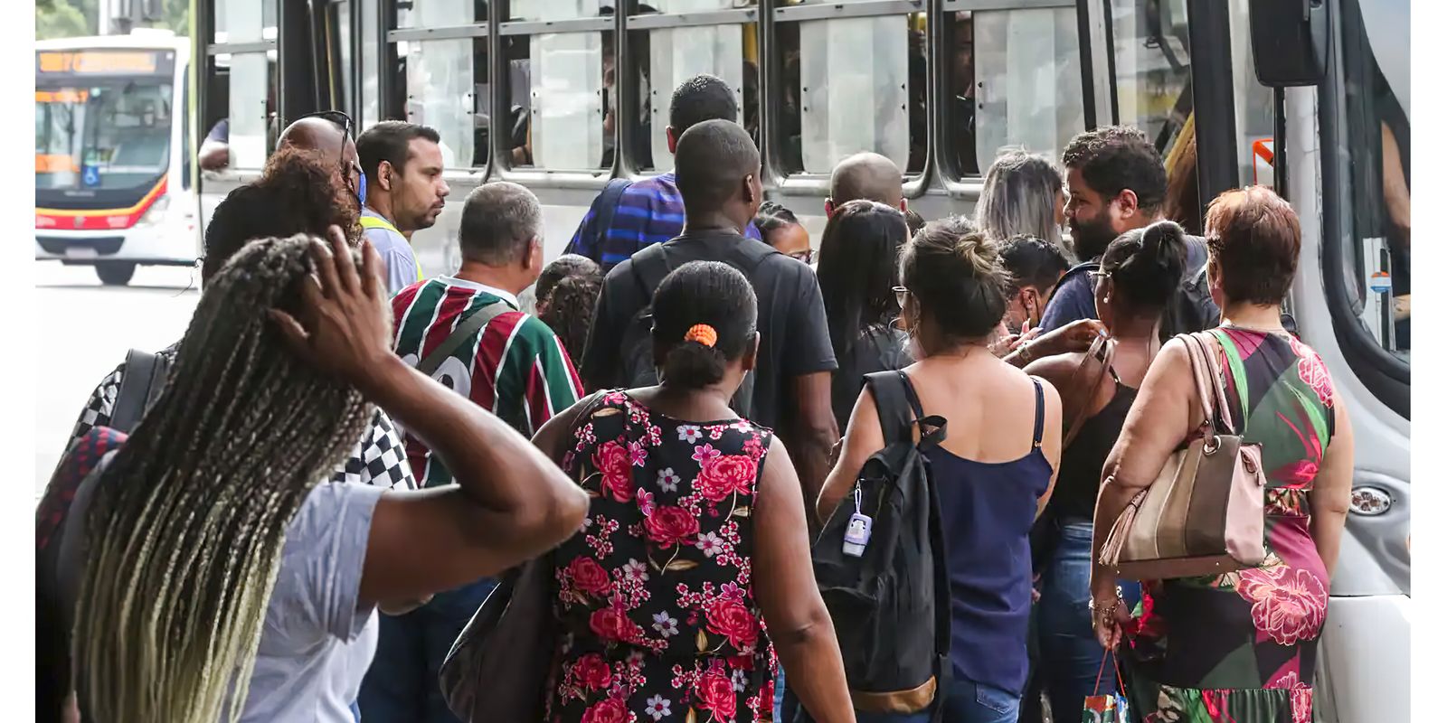 Queda de 21,7% no desemprego de longa duração marca novo recorde para o Brasil
