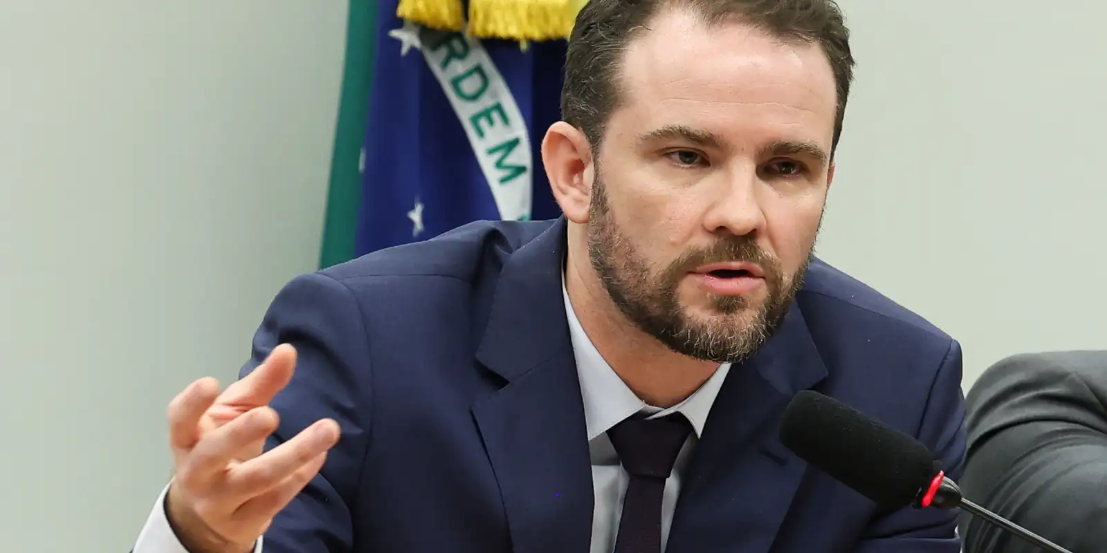 Ministro Durigan cancela viagem à Rússia por fechamento de aeroporto em Moscou