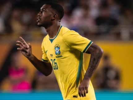 Ex-jogador do Vasco, Rayan desperta interesse do Liverpool após início promissor na Inglaterra