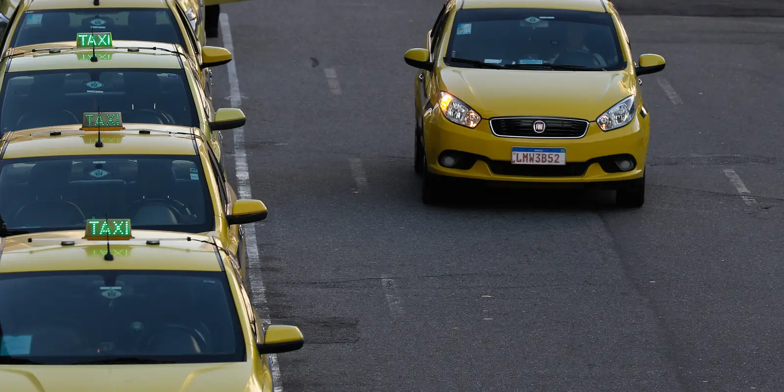 Governo publica medida provisória que destina R$ 30 bilhões a taxistas e motoristas de aplicativo