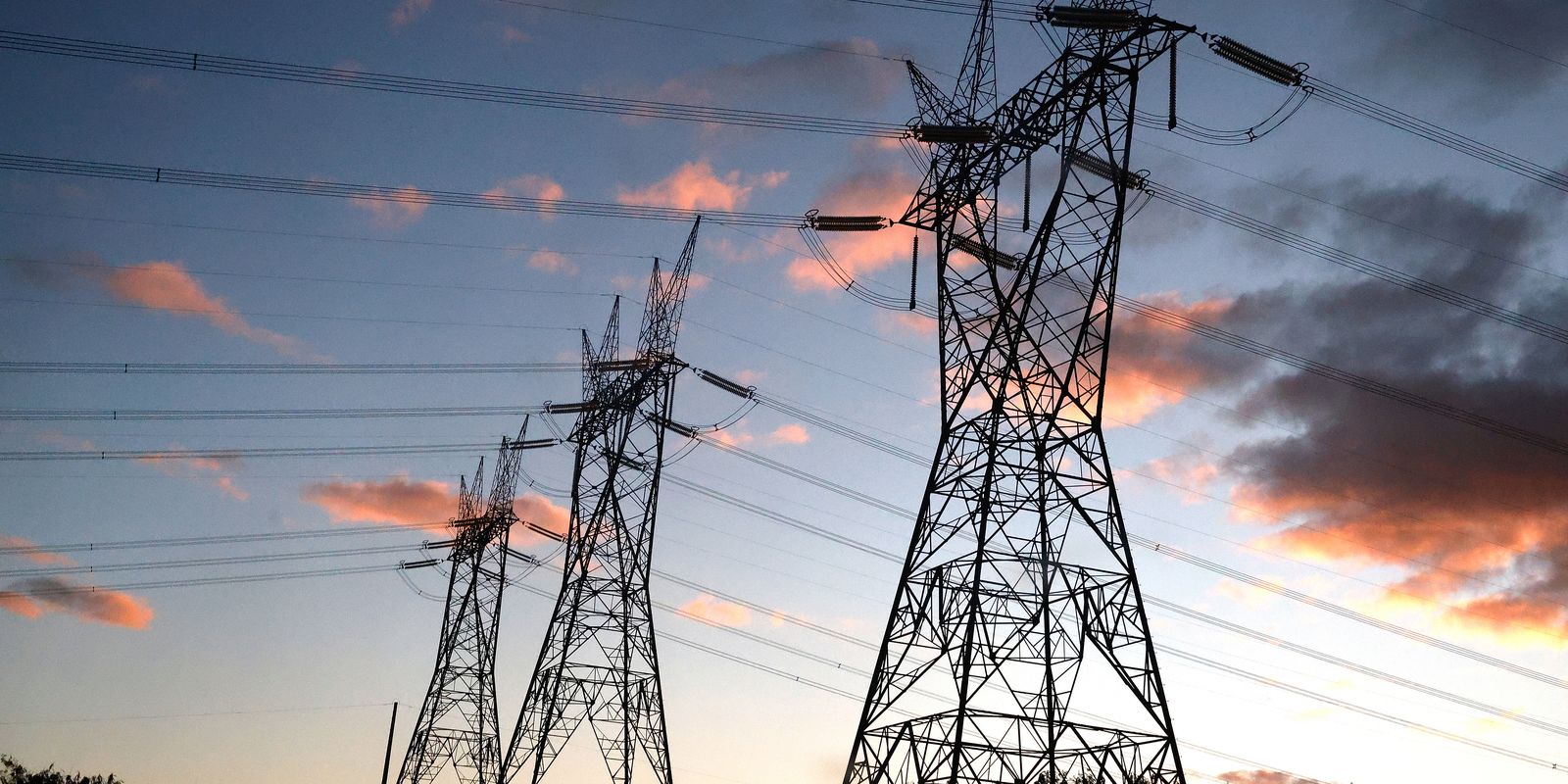 Governo federal estende contratos de distribuidoras de energia em 13 estados