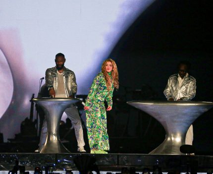 Concerto de Shakira atrai 2 milhões de pessoas no Rio de Janeiro, marcando um evento histórico