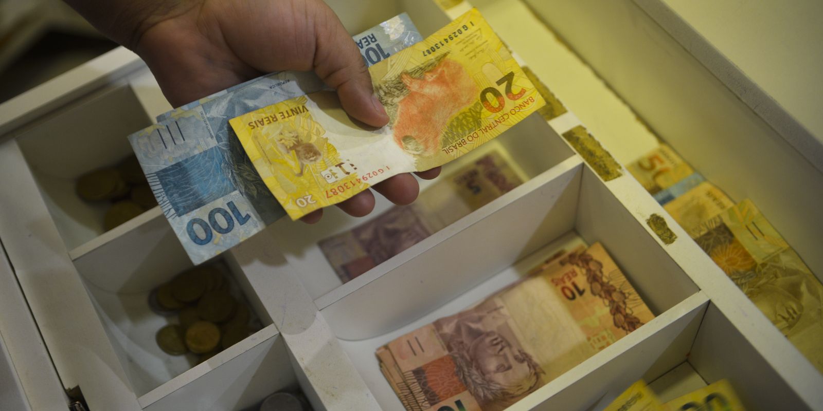 Inflação para correção de salários atinge 4,11% em 12 meses