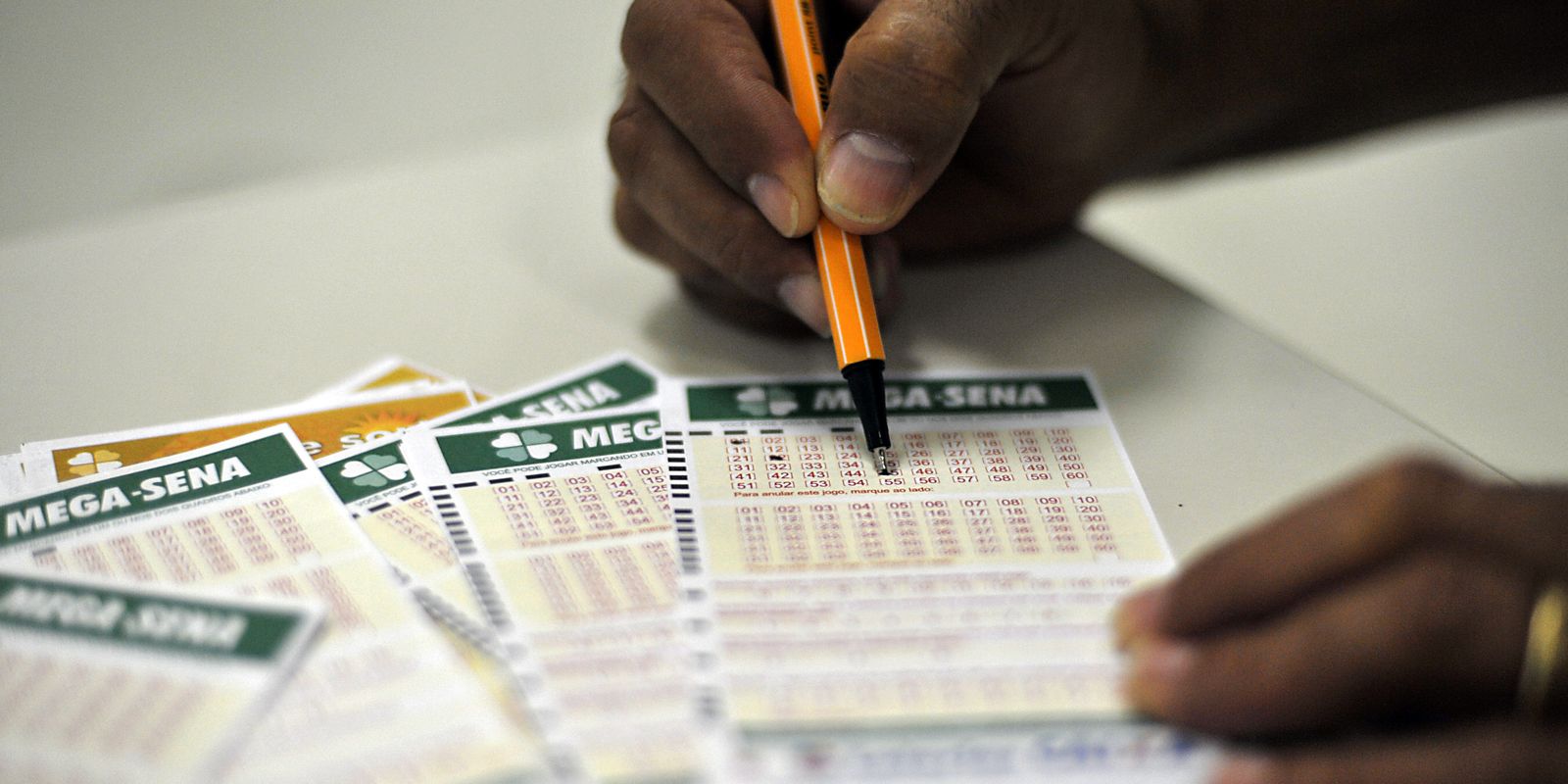 Mega-Sena acumula e prêmio atinge R$ 65 milhões