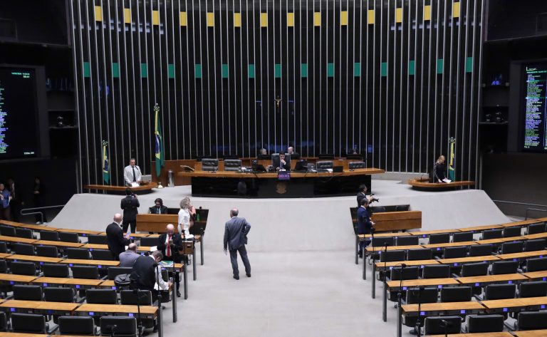Minirreforma eleitoral permite programa de recuperação fiscal para partidos