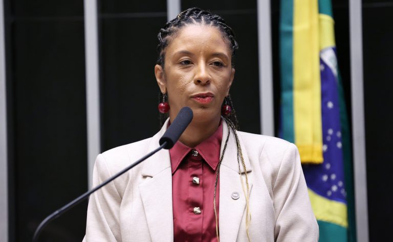 Demarcação de terras quilombolas é prioridade de Estado, declara ministra Rachel Barros