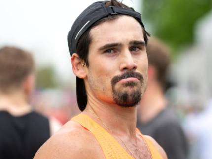 Nicolas Prattes emociona com mensagem de vida intensa após maratona