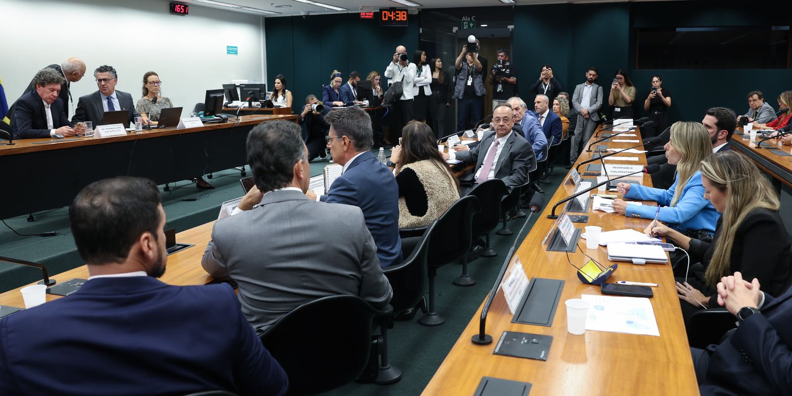 Pedido de vista adia votação da PEC 221/19 que altera a jornada de trabalho