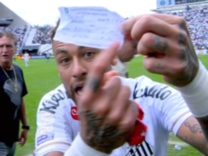 Erro da arbitragem causa substituição equivocada de Neymar e gera revolta