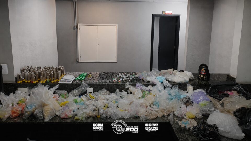 Polícia Militar encontra grande quantidade de drogas em prédio abandonado na zona leste de São Paulo